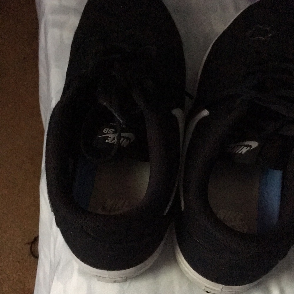 Black nike shoes